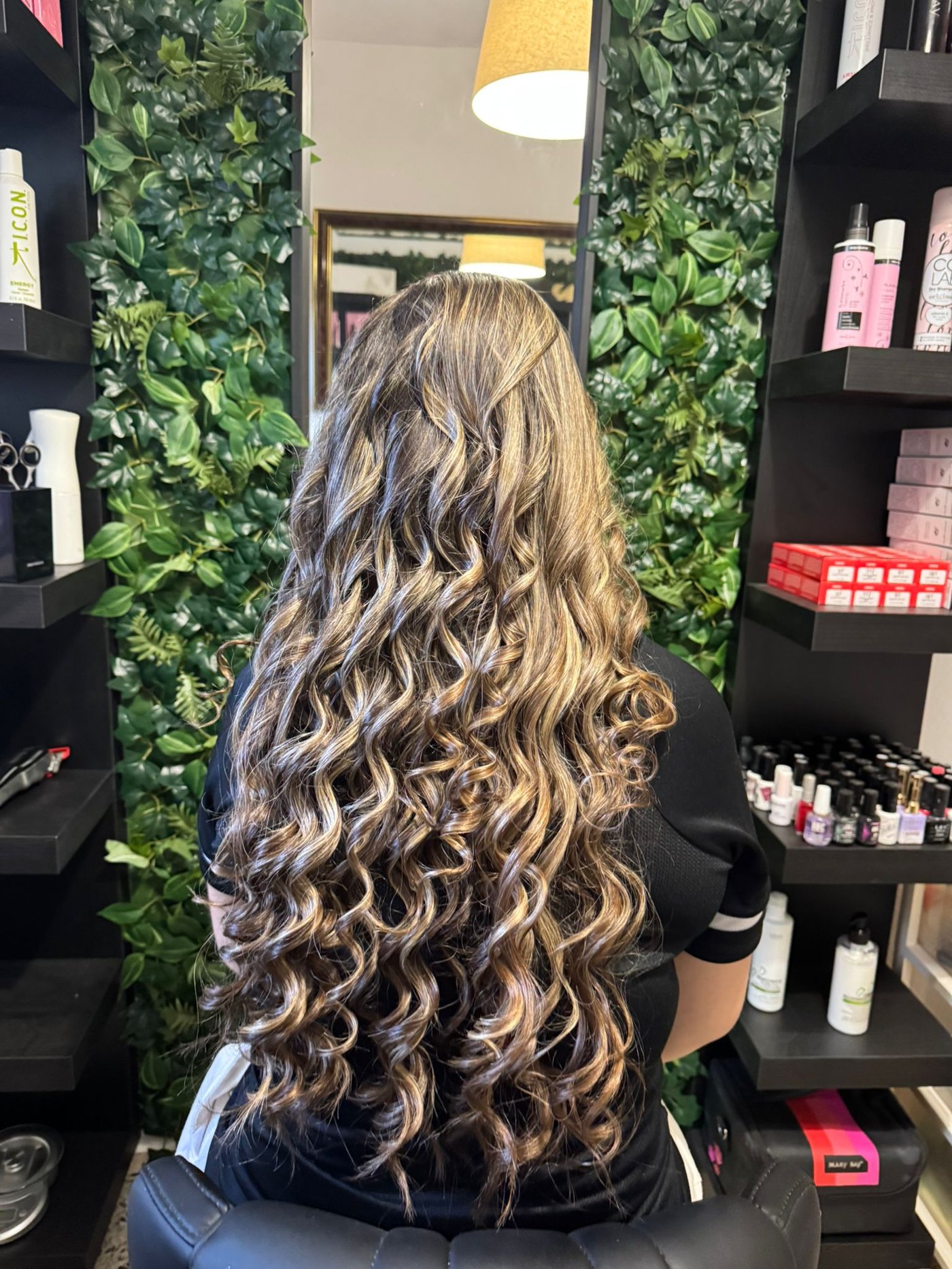Rizo definido con mechas — Mia Salón
